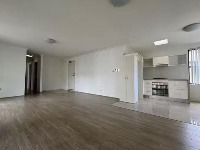 Deal! 28/1 35 Pine Street, Chippendale NSW 2008