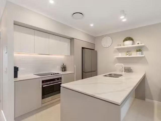 For Rent! 28/1 Citron Crescent, Helensvale, QLD 4212