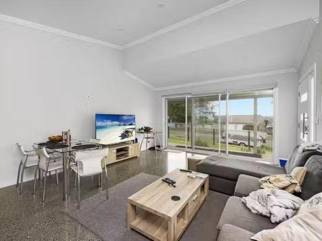 Charming 28 Waverley Road, Mannering Park, NSW 2259