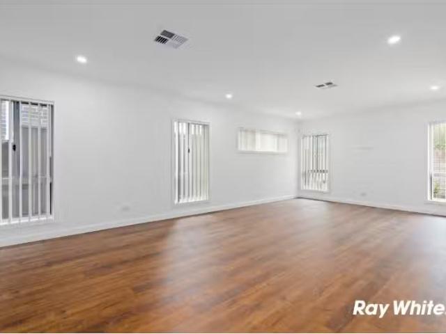 Unique 28 Welara Street, BOX HILL House for rent Listed by An.