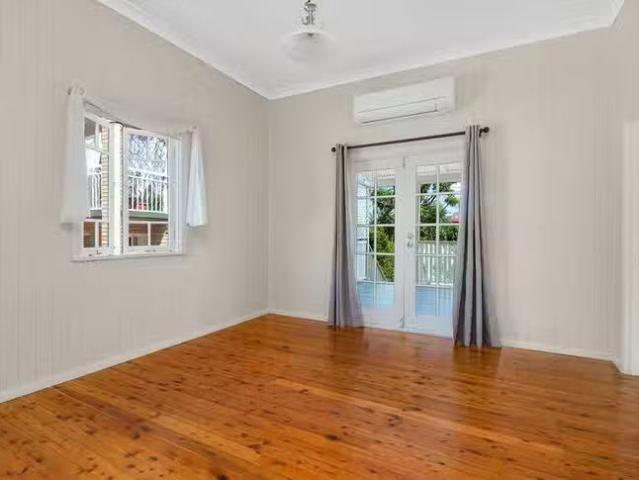 Just in! 28 Baragoola Street, Coorparoo, QLD 4151