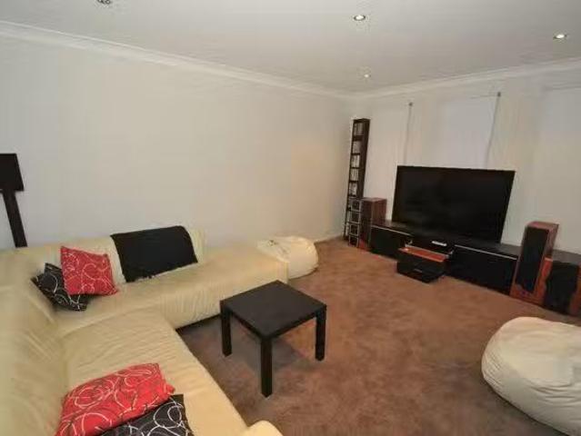 Deal! 28 Butternut Circuit, THORNLANDS, QLD 4164 House for R.