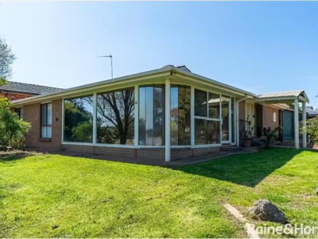 Cozy 28 Eastlake Drive, LAKE ALBERT House for rent Listed by.