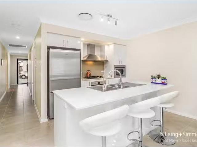 Cheap 28 Herford Street, Ropes Crossing House for rent Listed.