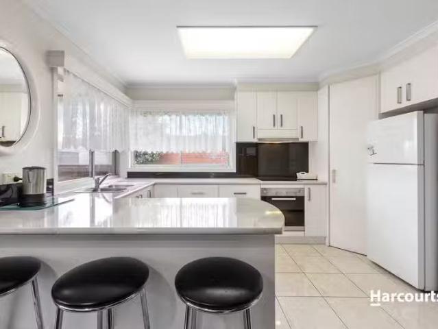 Just in! 28 Hosie Avenue, Bell Post Hill, VIC 3215 House for.