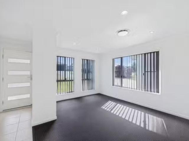 Nice 28 Phoenix Crescent, Rural View, QLD 4740
