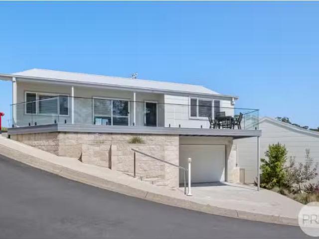 Cozy 28 Ridgeview Drive, SALAMANDER BAY House for rent Listed.