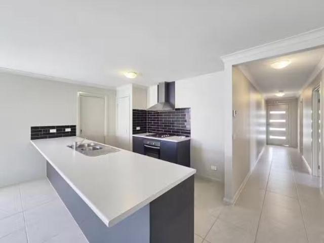 Rental! 28 Sanderling Avenue, ARMSTRONG CREEK House for rent.