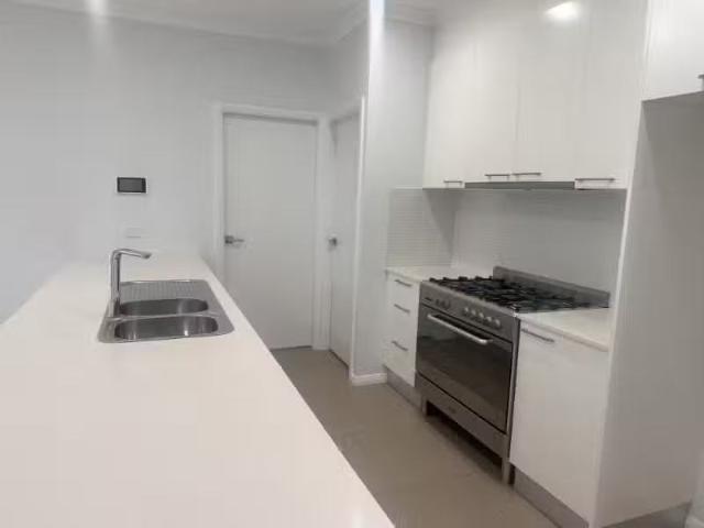 New 29 Grand Court, FAIRY MEADOW House for rent Listed by Kyl.