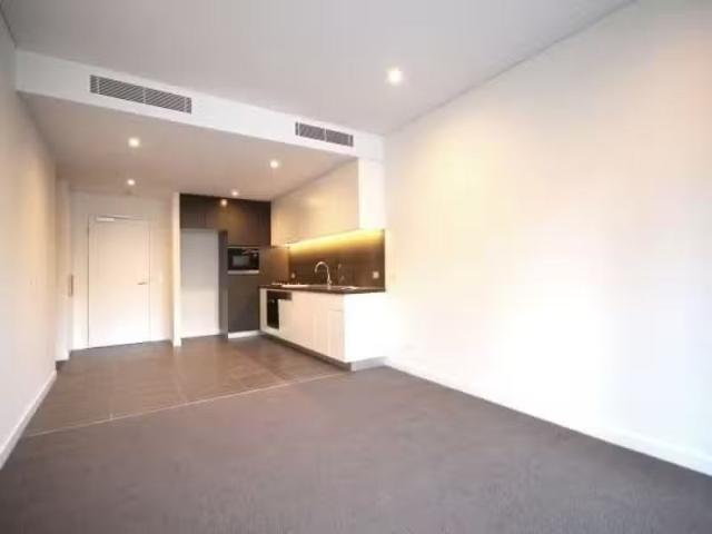Nice 29 Minogue Crescent, Forest Lodge Apartment for rent Lis.