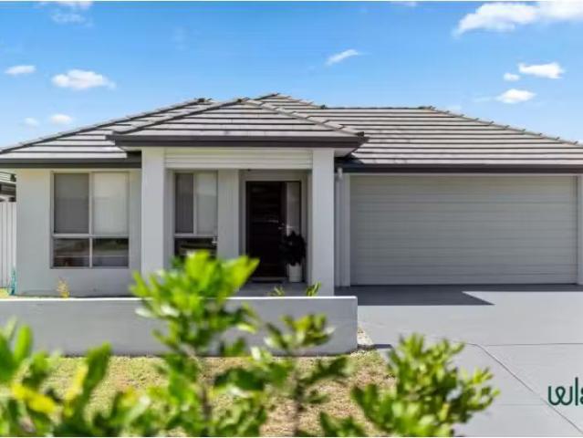 New 29 Rosemary Street, Fern Bay House for rent Listed by Rex.