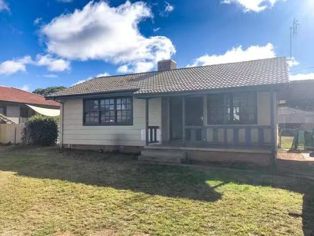 Charming 29 Stonham Street, Forbes, NSW 2871