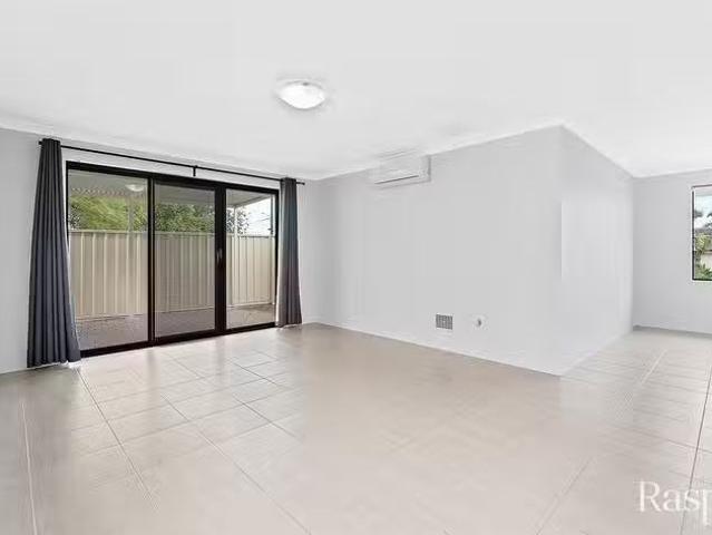 Cozy 2 Magnet Close, Lake Coogee, WA 6166