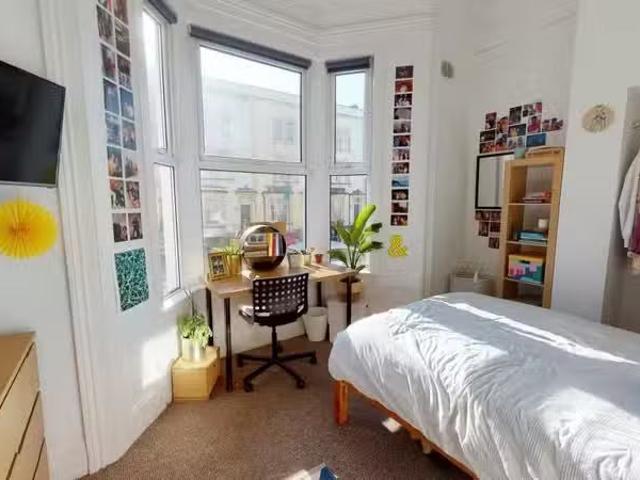 For Rent! 2 BA 10 bedroom terraced house for rent in City Road.