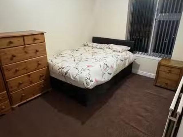 Cozy 2 BA 1 bedroom house share for rent in Bishop Close, Long.