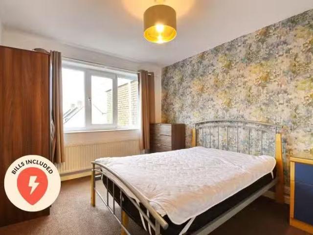 Cheap 2 BA 1 bedroom house share for rent in Charlecombe Court.