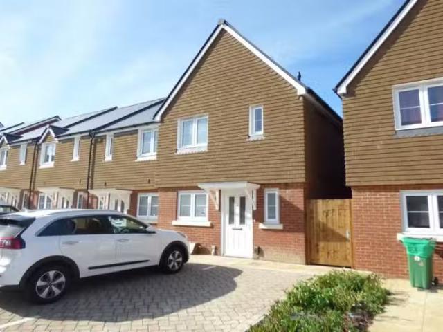 Cozy 2 BA 2 bedroom terraced house for rent in Foster Way, Fol.