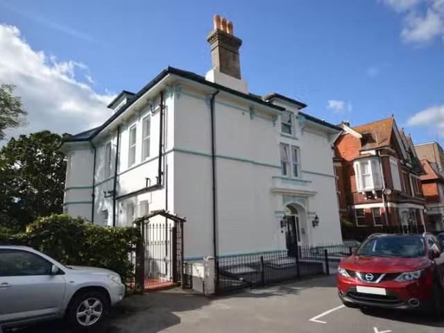 Just in! 2 BA 2 bedroom apartment for rent in Boscombe Spa Roa.