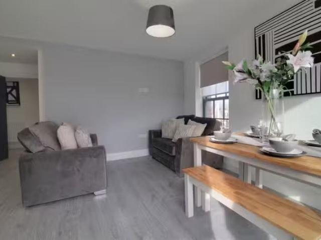 Unique 2 BA 2 bedroom apartment for rent in Bank Corner, Great.