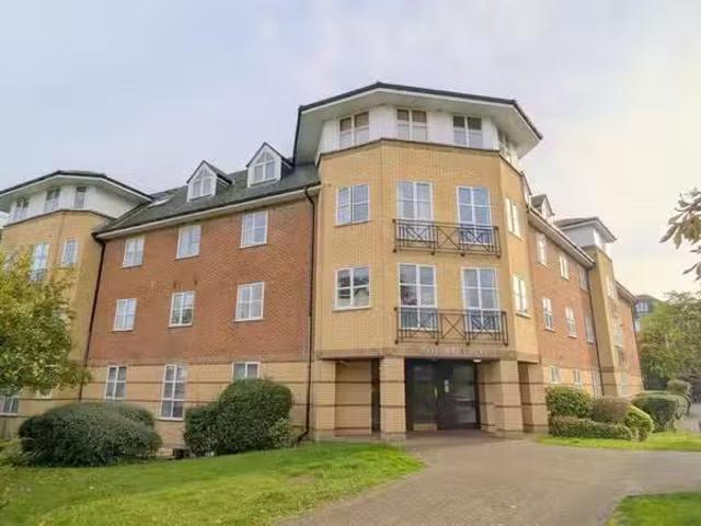 Cheap 2 BA 2 bedroom apartment for rent in Dexter Close, St Al.