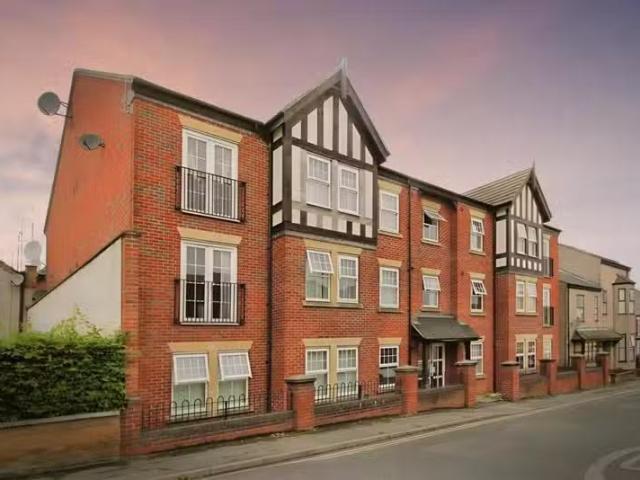 Cheap 2 BA 2 bedroom apartment for rent in Sheriff Court, Town.