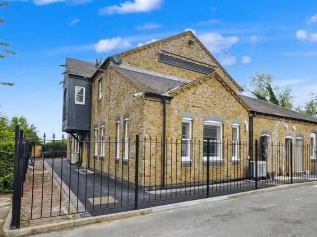 Nice 2 BA 2 bedroom apartment for rent in Waterside House, Que.