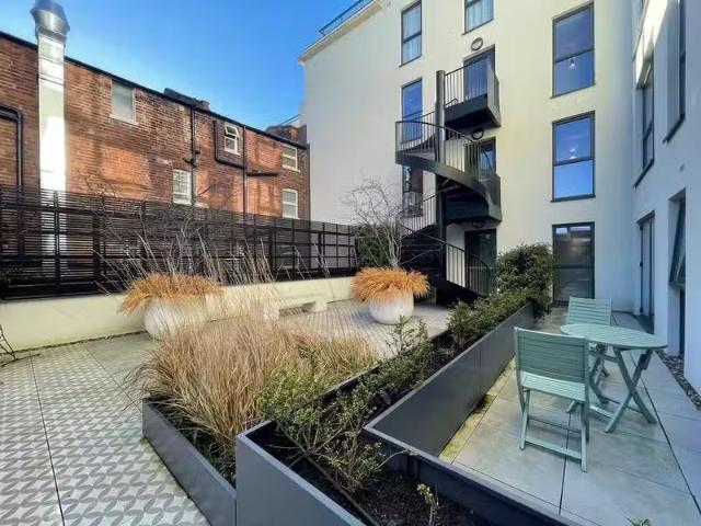 Just in! 2 BA 2 bedroom apartment for rent in The Hide, Oxford.