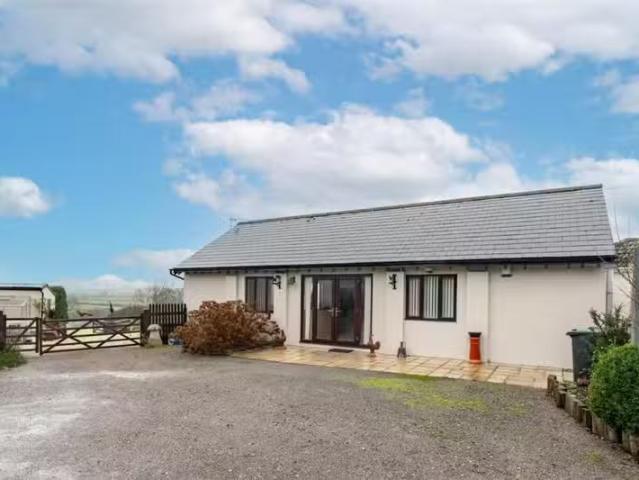 Cheap 2 BA 2 bedroom barn conversion for rent in Chalbury, Wim.
