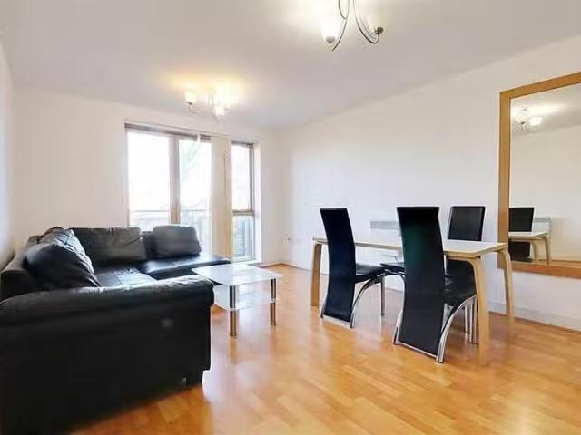 Nice 2 BA 2 bedroom flat for rent in Meath Crescent, London E2.