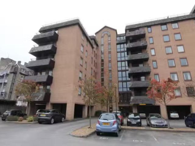 Cheap 2 BA 2 bedroom flat for rent in Carlton mansions, Carlto.