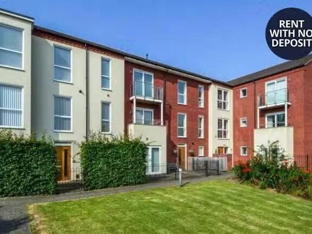 Rental! 2 BA 2 bedroom flat for rent in Cofton Park Close, Red.