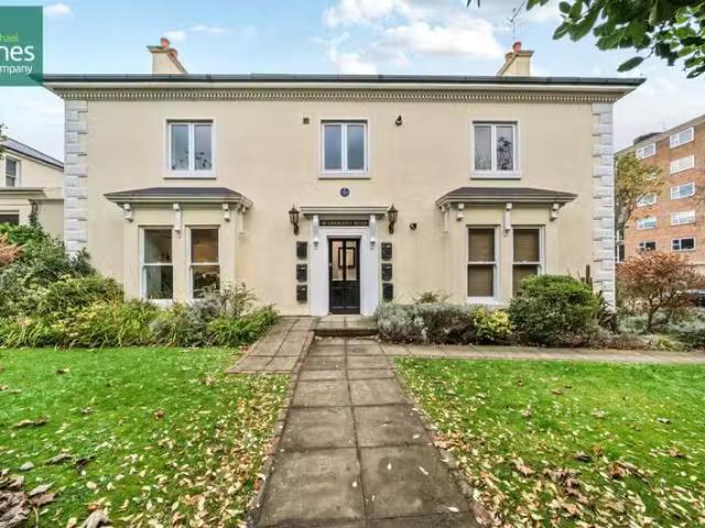 For Rent! 2 BA 2 bedroom flat for rent in Crescent Road, Worth.