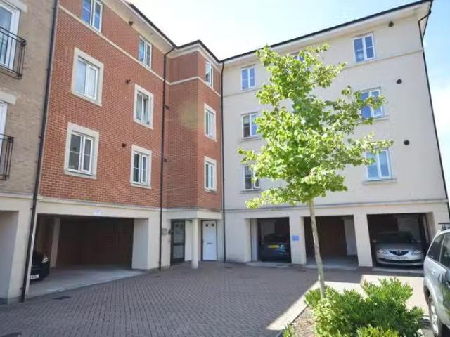 Unique 2 BA 2 bedroom flat for rent in Ffordd James Mc Ghan, C.