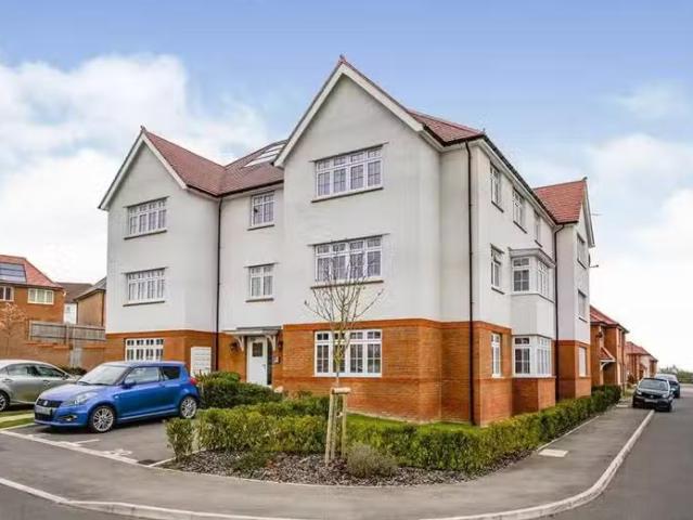 For Rent! 2 BA 2 bedroom flat for rent in Frost Close, Swansco.