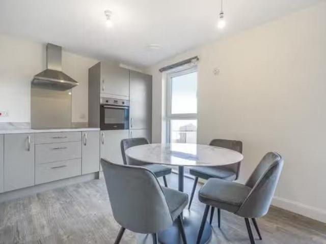 Nice 2 BA 2 bedroom flat for rent in Kilpatrick Grove, Edinbur.