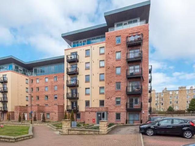 Rental! 2 BA 2 bedroom flat for rent in Slateford Gait, Edinbu.