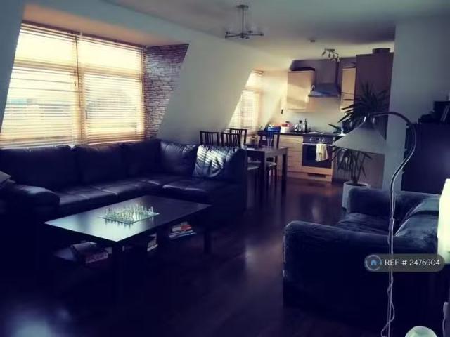 Cozy 2 BA 2 bedroom flat for rent in Victoria Place, Bristol.