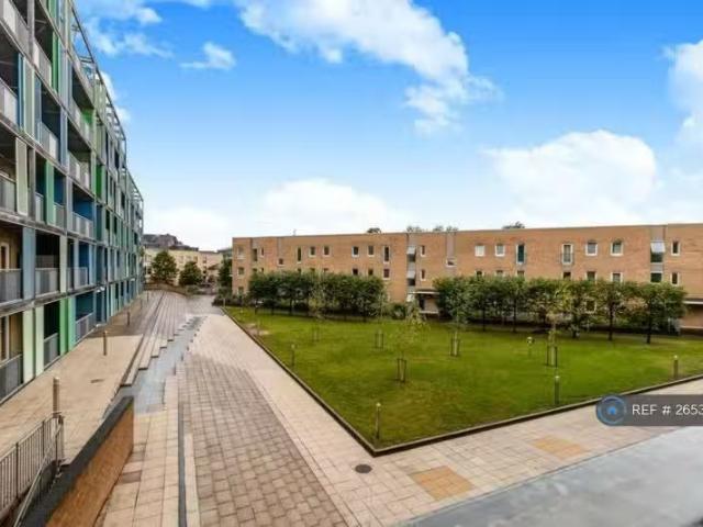 Nice 2 BA 2 bedroom flat for rent in Warren Close, Cambridge.