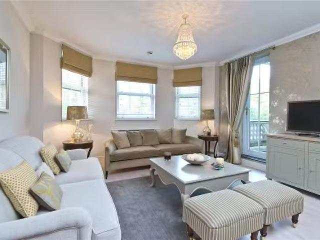 Cozy 2 BA 2 bedroom property to let in Chapman Square, Wimbled.