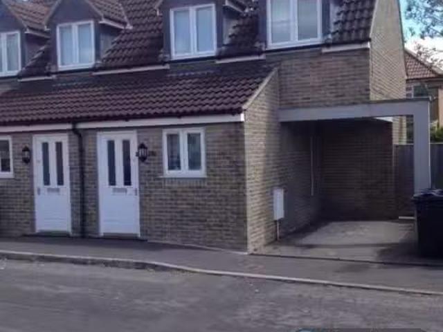 Cheap 2 BA 2 bedroom semi detached house for rent in College R.