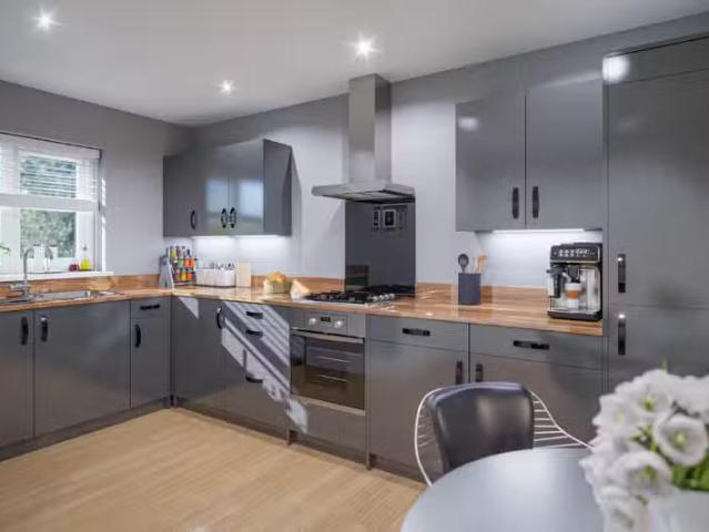Nice 2 BA 2 bedroom semi detached house for rent in The Meadow.