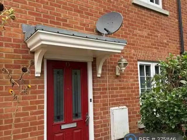 Just in! 2 BA 3 bedroom terraced house for rent in Woden Avenu.