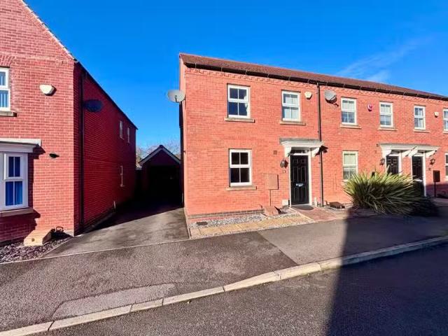 For Rent! 2 BA 3 bedroom town house for rent in Suffolk Way, C.