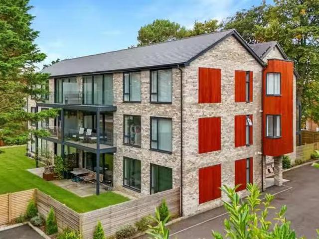 Cheap 2 BA 3 bedroom apartment for rent in The Avenue, Brankso.