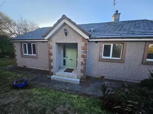 Cheap 2 BA 3 bedroom detached bungalow for rent in Denton Park.