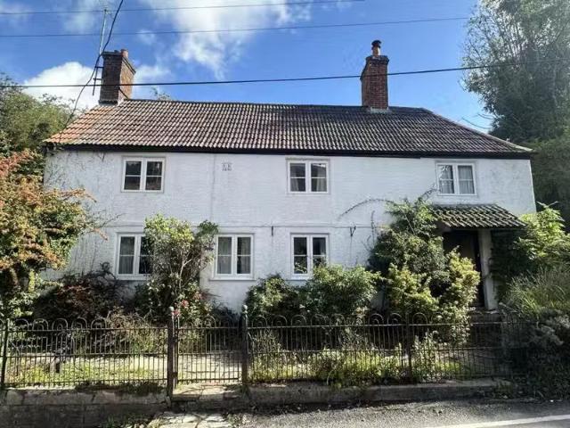 Unique 2 BA 3 bedroom detached house for rent in Bratton, West.