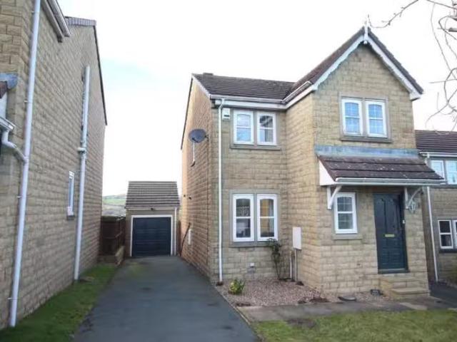 Cheap 2 BA 3 bedroom detached house for rent in Highfell Rise.