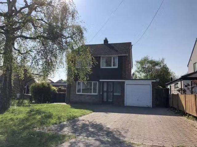 For Rent! 2 BA 3 bedroom detached house for rent in Long Road.