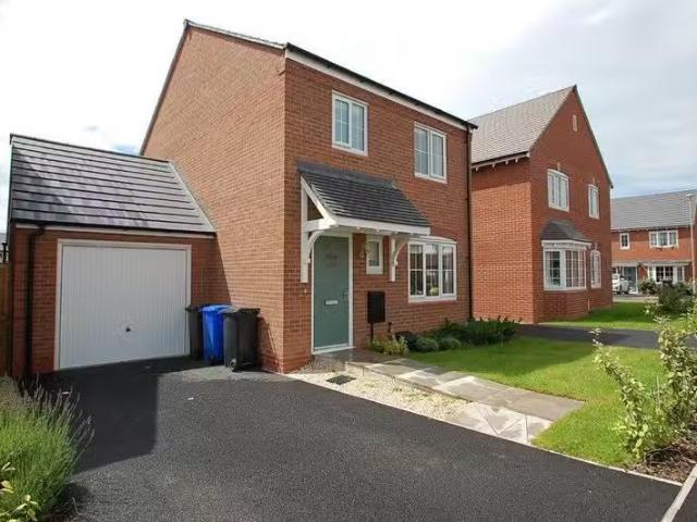 Deal! 2 BA 3 bedroom detached house for rent in Sutton Crescen.