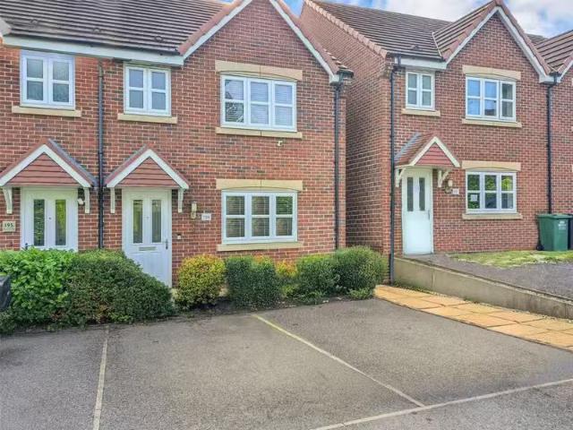 New 2 BA 3 bedroom semi detached house for rent in Sutton Park.
